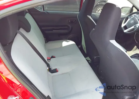 2016 Toyota Prius C One z USA, uszkodzony, nr VIN JTDKDTB36G1134960